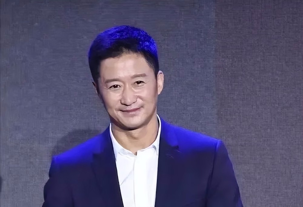 该部电影是一个爆炸。细看49岁的吴京的资产和商业版图，低调得令人惊叹